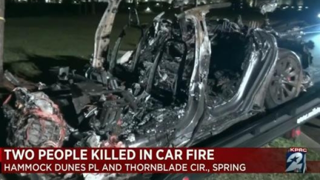 La Tesla Model S dell'incidente di Houston ripresa in un servizio televisivo. Ansa