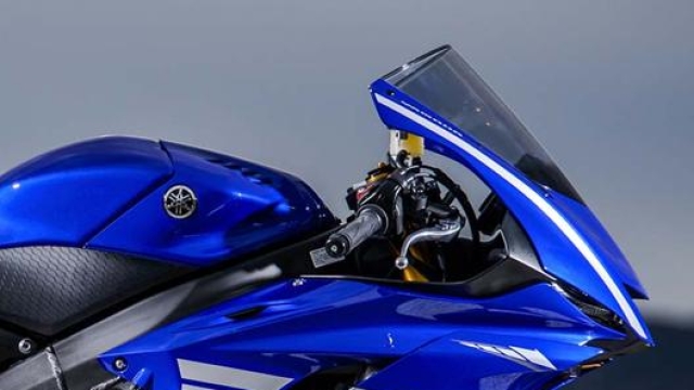Il look della nuova Yamaha R7 potrebbe ricordare quello delle sorelle R6 e  R1