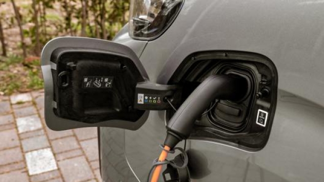 Il Peugeot e-Expert con batteria da 75 kWh ha un’autonomia fino a 330 km
