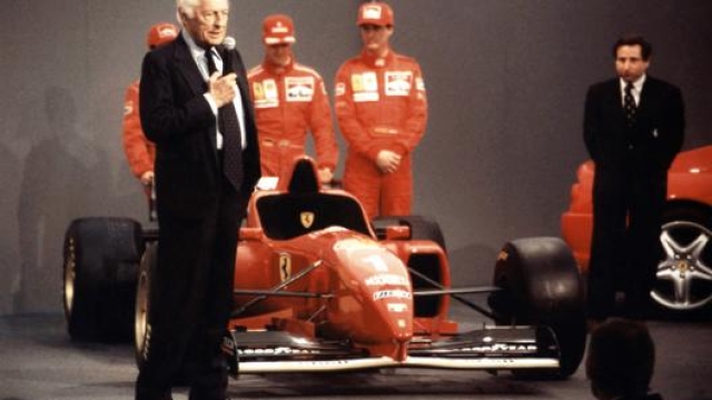 Agnelli durante la presentazione della F310 1996, la prima Ferrari di Michael Schumacher. LaPresse