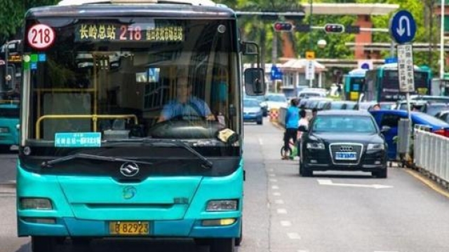 Un autobus cinese a propulsione elettrica
