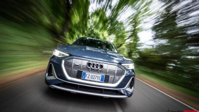 Audi e-tron 55 quattro Sportback S line costa 95.850 euro