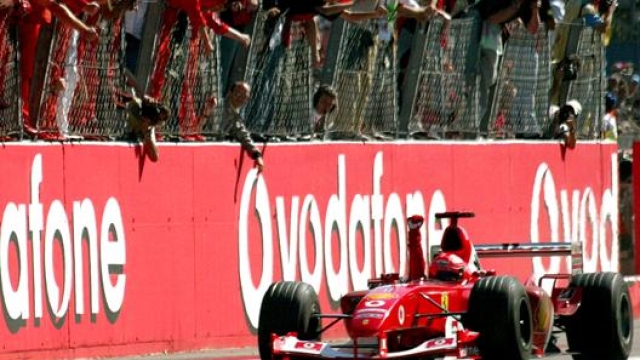 Schumacher vinse a Monza nel 2003 con la Ferrari #1. Ansa