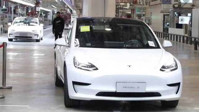 Tesla ha lanciato la Model 3 rivista con prezzo ribassato a 249.900 yuan, che beneficia degli incentivi statali cinesi