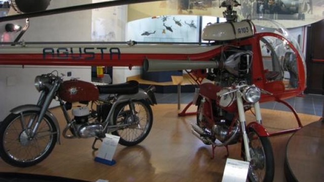 Moto ed elicotteri nella collezione del Museo Agosta di Cascina Costa in provincia di Varese