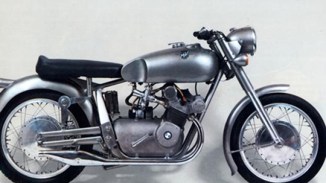 Le moto in esposizione vanno dagli Anni 40 agli Anni 70. Qui il prototipo di una MV 500 Turismo