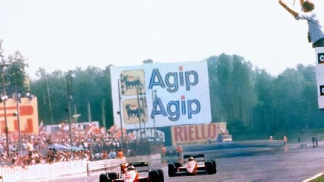 L’arrivo  trionfale delle due Ferrari di Berger e Alboreto a Monza 1988