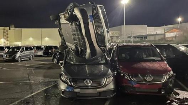 Ogni furgone Mercedes distrutto era stimato intorno ai 40 mila euro. Danno complessivo di 2 milioni