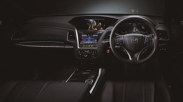 Gli interni della Honda Legend Hybrid EX