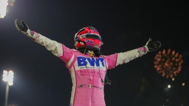 Sergio Perez,  30 anni, in trionfo in Bahrain. AFP