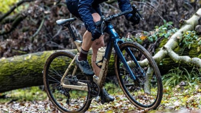 Bianchi Arcadex, gravel bike con telaio in carbonio per tutti i terreni