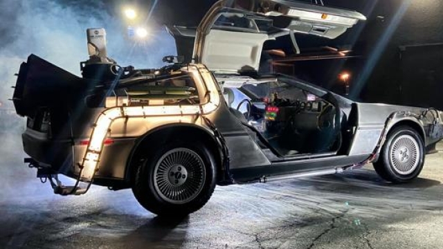 La DeLorean, però, non ha l’omologazione per andare su strada, quindi godibile solo agli occhi. Foto Charity Buzz