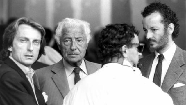 Montezemolo, Gianni Agnelli, Edoardo Agnelli e, di spalle, Cesare Fiorio a Monza nel 1989. Rcs