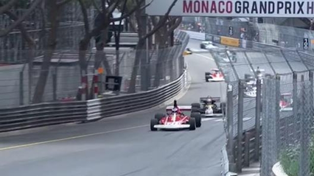 Una Ferrari davanti a tutti: Jean Alesi ha cullato a lungo il sogno di una clamorosa vittoria a Montecarlo (foto @ACM_Media)