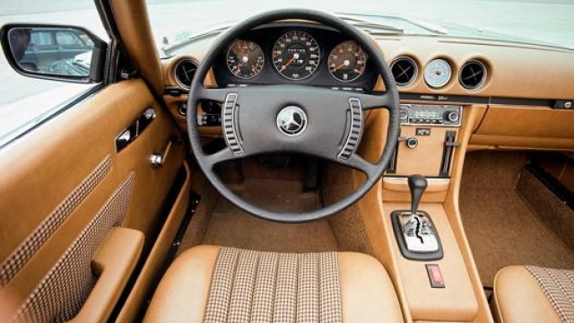 Dal 1980 vennero integrati Abs, airbag lato conducente, pretensionatori alle cinture di sicurezza e venne aggiornata la trasmissione automatica