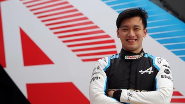 Guanyu Zhou, 22 anni, debutta in Austria in un weekend di F1 con l’Alpine al posto di Alonso