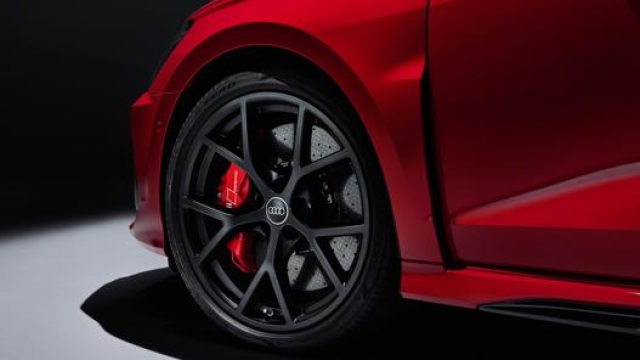 La presa d’aria dietro il passaruota posteriore è uno degli elementi distintivi della nuova RS3