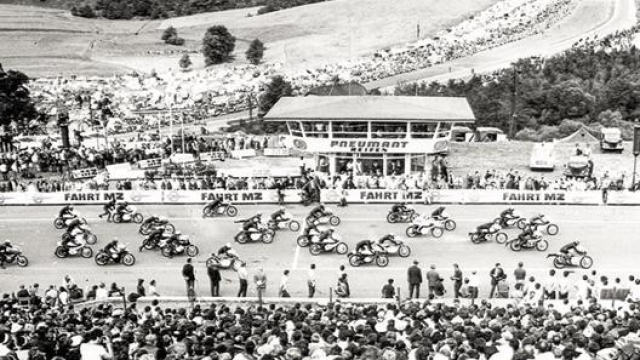 Il via del GP del Sachsenring 1971
