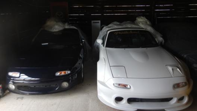 Sulla sinistra, una rarissima M2 1001 prodotta in soli 300 esemplari, sulla destra la prima Mazdaspeed della storia