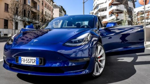 Tesla Model S nelle strade di Milano