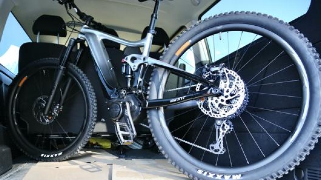 La nuova e-bike di Giant è un prodotto ideale per avventura lontano da asfalto ed esperienze di cicloturismo