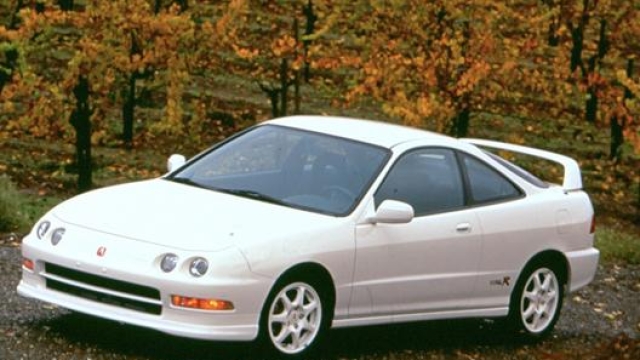 La terza generazione di Acura (Honda) Integra vide l’introduzione dei fari tondi all’anteriore e della sportiva Type-R