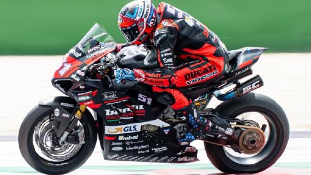 Michele Pirro corre nel Civ Superbike con la Ducati Panigale V4 R del team Barni Racing