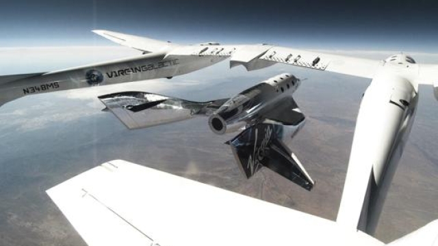 Il distacco di SpaceShip Two dall'aereo madre. Ap