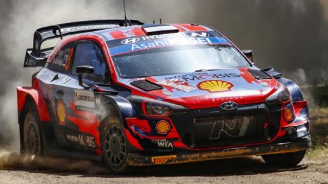 Ott Tänak su Hyundai i20 Coupé al Rally di Sardegna