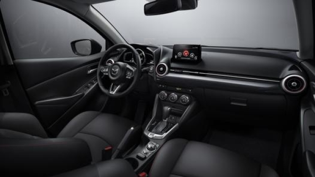 Linee essenziali e materiali curati per la Mazda2