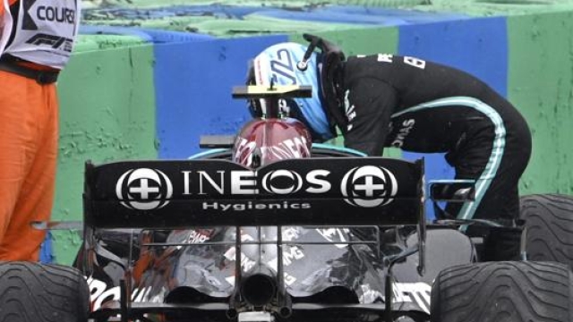 Probabili penalità nei prossimi GP per il pilota della Mercedes