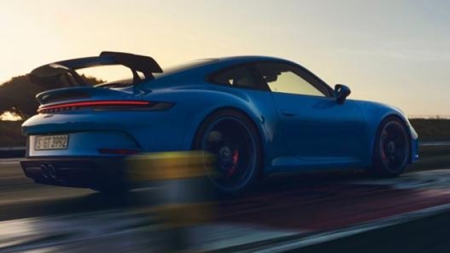 La nuova Porsche 911 GT3 Cup può già essere alimentata con e-fuels riducendo le emissioni inquinanti
