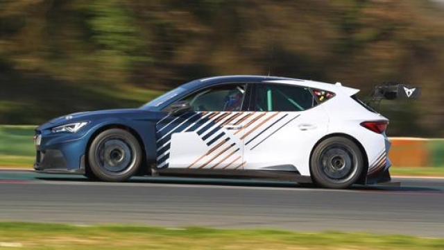 Cupra e-Racer è stata svelata al Salone di Ginevra 2018 nelle vesti di concept