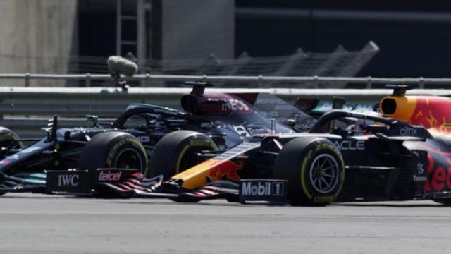 Il contatto tra Hamilton e Verstappen al GP di Silverstone