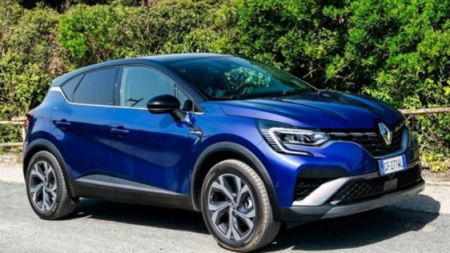 La Renault Captur E-Tech Hybrid viene proposta con prezzi di listino a partire da 25.750 euro