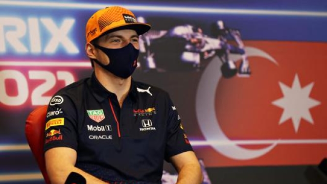Max Verstappen in conferenza stampa a Baku. Afp