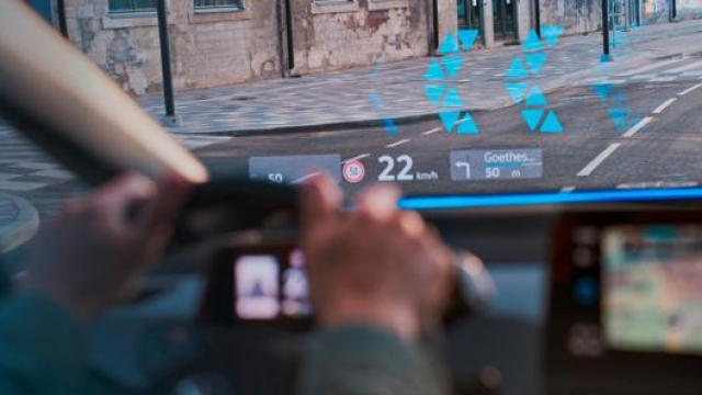 Grazie al Travel Assist la guida autonoma di livello 2 è già realtà. Il conducente deve solo monitorare continuamente il veicolo e le funzionalità attive