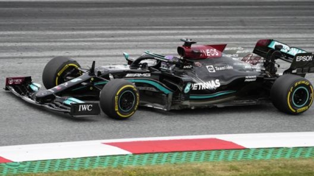 Lewis Hamilton a bordo della sua Mercedes W12
