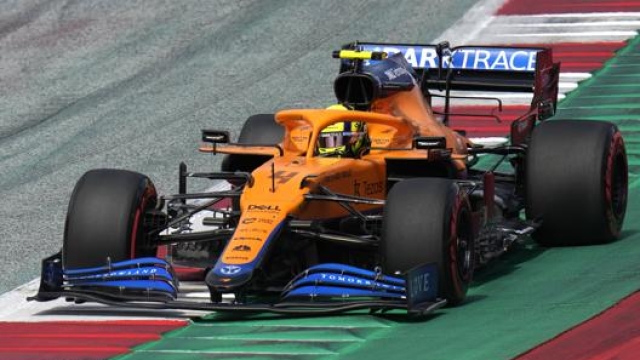 La McLaren di Norris in azione. Lapresse