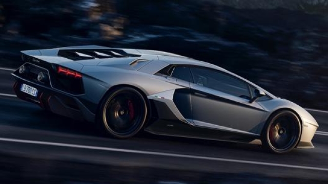 Lamborghini Aventador Ultimae Coupé tocca i 355 km/h e scatta da 0 a 100 km/h in 2,8 secondi