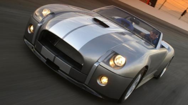 La vettura venne provata da Carroll Shelby, che approvò il progetto dopo averla testata a Irwindale Speedway (Usa) nel dicembre 2003