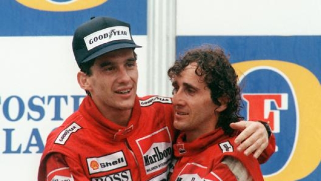 Senna sul podio con Prost dopo il GP Australia vinto dal brasiliano nel 1988. Afp