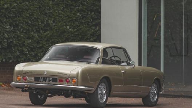 La coupé britannica parte da un prezzo di 379.540 euro
