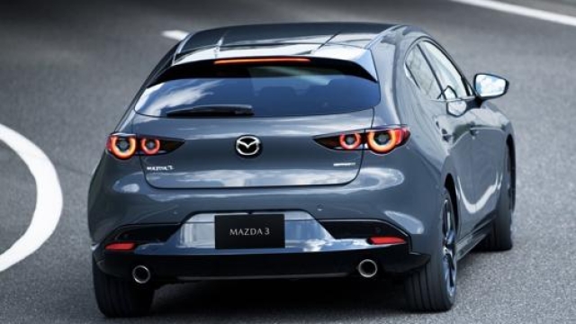 La Mazda3 2022 in livrea Platinum Quartz