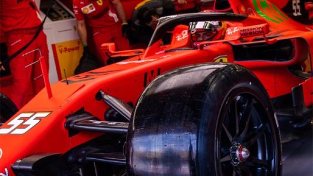 La Ferrari prova le nuove gomme Pirelli da F1 del 2022 dal diametro maggiorato a 18 pollici e molto più vicine a quelle di serie