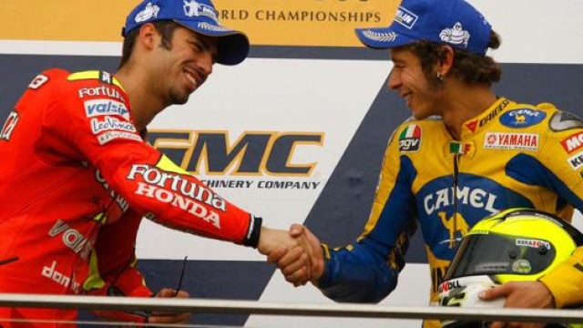 Marco Melandri e Valentino Rossi a Phillip Island 2006. Milagro