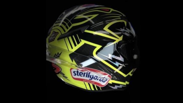 Il nuovo casco di Max, disegnato da Bargy Design