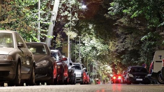 Il divieto di sosta per la pulizia delle strade sospeso in alcune grandi città d’Italia