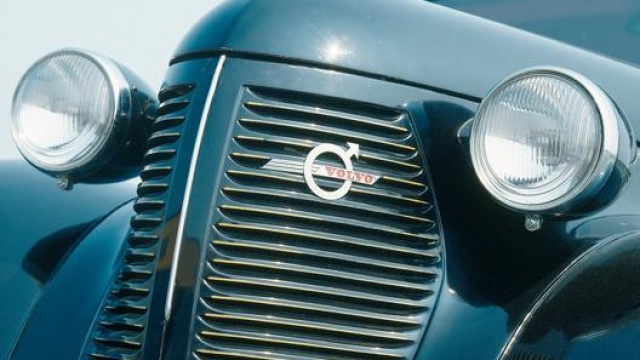 La griglia della Volvo Pv 53 con il logo adottato nel 1930