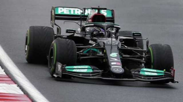 La Mercedes W12 di Lewis Hamilton in Turchia. Lapresse
